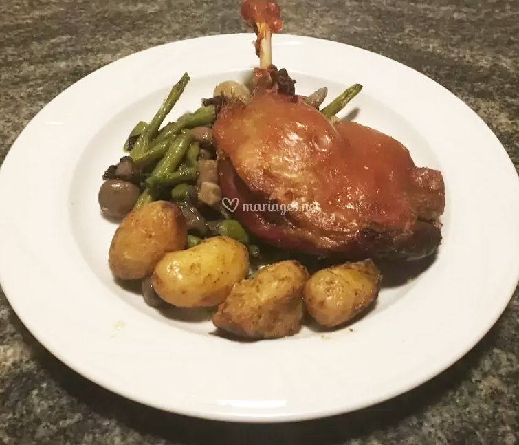 Cuisse de canard aux olives, haricots verts et pommes de terre
